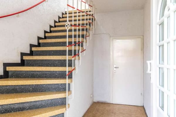 Immobilie in Hasselroth - Hasselroth-Neuenhaßlau: Attraktives Liebhaberobjekt in Feldrandlage mit vielseitiger Nutzung - Bild 2