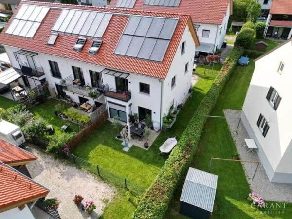 Immobilie in Gars am Inn - Wo Holz, Licht und Lebensqualität ein Zuhause schaffen - Reiheneckhaus mit sonnigem Eckgarten - Bild 0