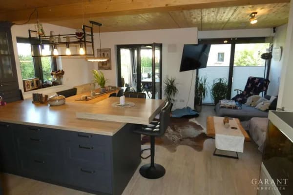Immobilie in Gars am Inn - Wo Holz, Licht und Lebensqualität ein Zuhause schaffen - Reiheneckhaus mit sonnigem Eckgarten - Bild 4