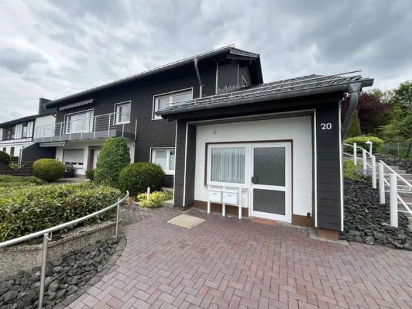 Immobilie in Burbach - Top-gepflegtes barrierefreies Zweifamilienhaus in bester Sonnenlage von Würgendorf zu verkaufen! - Bild 1
