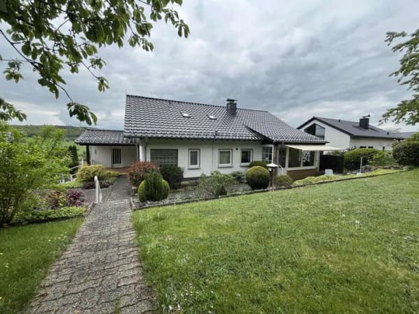 Immobilie in Burbach - Top-gepflegtes barrierefreies Zweifamilienhaus in bester Sonnenlage von Würgendorf zu verkaufen! - Bild 2