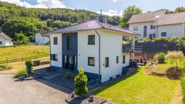 Immobilie in Gönnersdorf - Stilvoll wohnen auf höchstem Niveau – Modernes Einfamilienhaus mit viel Platz in Gönnersdorf - Bild 0