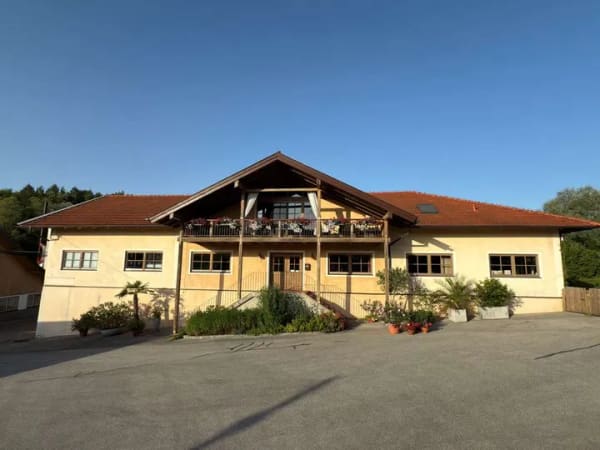 Immobilie in Kirchanschöring - Großzügiges Wohn- und Bürogebäude mit Gewerbehalle in Kirchanschöring - Bild 0