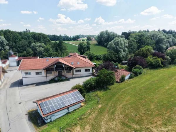 Immobilie in Kirchanschöring - Großzügiges Wohn- und Bürogebäude mit Gewerbehalle in Kirchanschöring - Bild 2