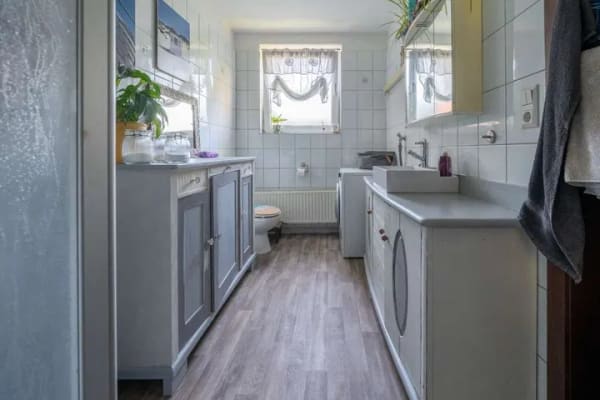 Immobilie in Filsum - Haus mit zwei Wohneinheiten mitten in der Natur umgegeben von Pferden und Weite in Filsum - Bild 2