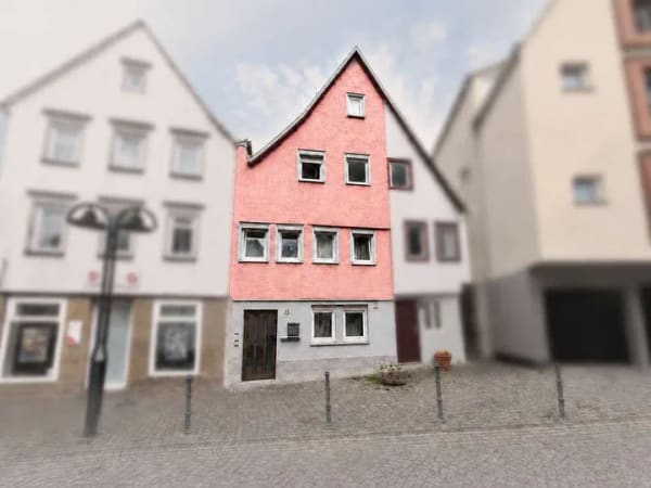 Immobilie in Öhringen - Historisches Stadthaus in zentraler Altstadtlage, teilmodernisiert - Bild 0