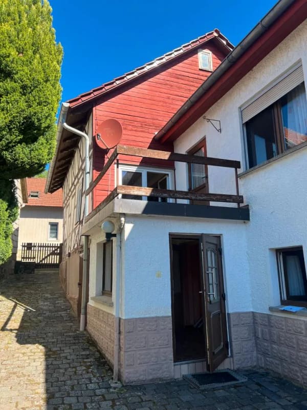 Immobilie in Kaltennordheim - Wohnhaus mit Nebengebäuden, Garage, Carport und Garten - Bild 0