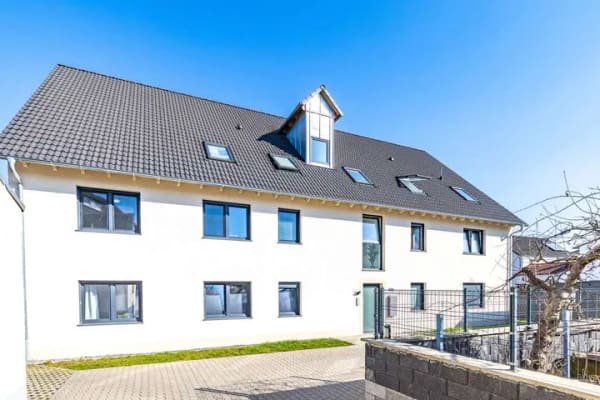 Immobilie in Kahl am Main - Kahl am Main: Bezugsfreie, helle 4-Zimmer-Dachgeschoss-Wohnung mit Dachterrasse und tollem Grundriss - Bild 1