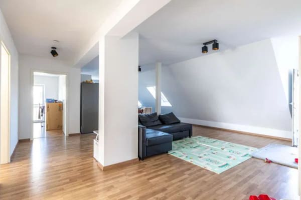 Immobilie in Kahl am Main - Kahl am Main: Bezugsfreie, helle 4-Zimmer-Dachgeschoss-Wohnung mit Dachterrasse und tollem Grundriss - Bild 2