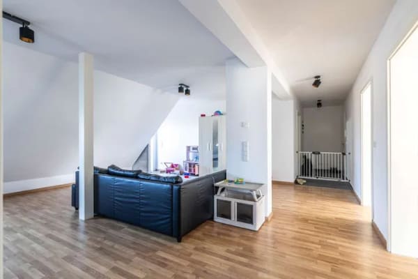 Immobilie in Kahl am Main - Kahl am Main: Bezugsfreie, helle 4-Zimmer-Dachgeschoss-Wohnung mit Dachterrasse und tollem Grundriss - Bild 3