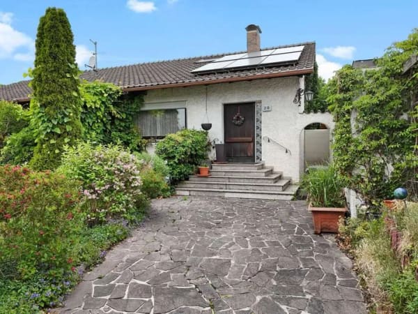 Immobilie in Untermeitingen - AMG | Einfamilienhaus mit außergewöhnlichem Raumangebot - Bild 1