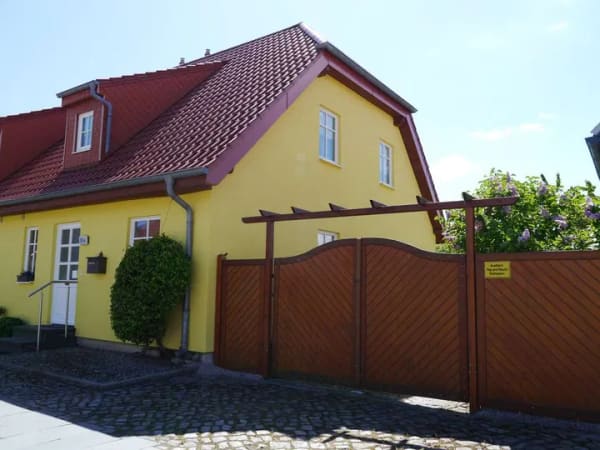 Immobilie in Sagard - Bezugsfrei: Schönes Haus mit Hof, Garten und großem Nebengelass - Bild 0