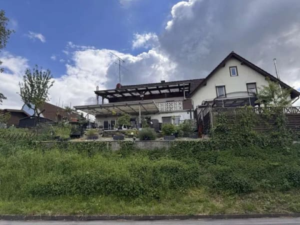 Immobilie in Möckmühl - Gemütliche Doppelhaushälfte mit großer Terrasse und Hofraum für die Familie! - Bild 2