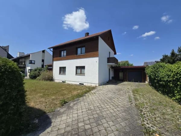 Immobilie in Altötting - ... beziehbares  geräumiges EFH mit Garage und großem Garten in ruhiger Lage in AÖ ... - Bild 0