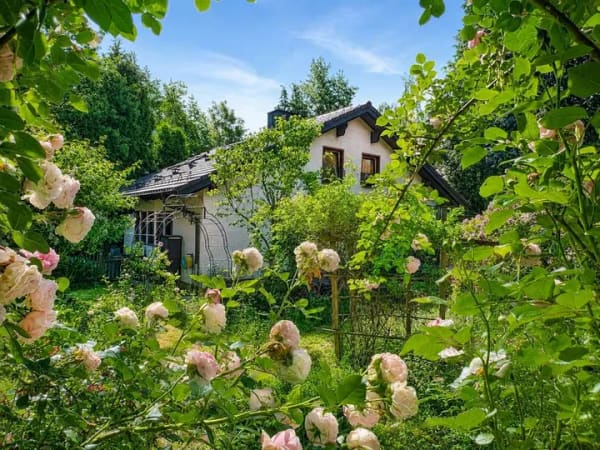 Immobilie in Neustadt bei Coburg - Ein Ort zum Ankommen: Großzügiges Familienglück mit Garten-Oase und flexibler Einliegerwohnung - Bild 0