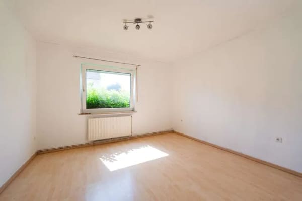 Immobilie in Spenge - Großzügiges Zweifamilienhaus mit 889 m² Grundstück, Garage & Wintergarten - Bild 2