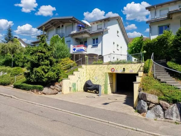 Immobilie in Wehr - Lichtdurchflutetes Wohnglück: Charmante 2,5-Zimmer-Wohnung mit Balkon und Tiefgarage in Wehr - Bild 1