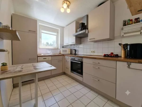 Immobilie in Wehr - Lichtdurchflutetes Wohnglück: Charmante 2,5-Zimmer-Wohnung mit Balkon und Tiefgarage in Wehr - Bild 3