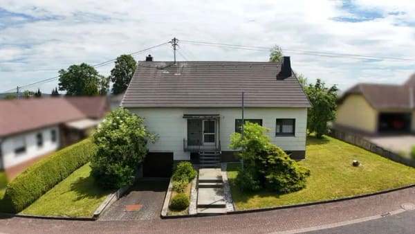 Immobilie in Meudt - Einfamilienhaus mit großem Grundstück und Ausbaupotenzial - Bild 1