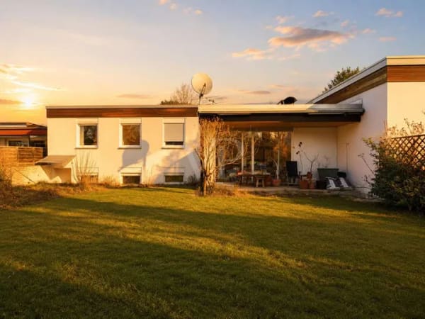 Immobilie in Gräfelfing - Architektonischer Bungalowklassiker mit Split-Level-Konzept und Potenzial in Gräfelfing - Bild 1