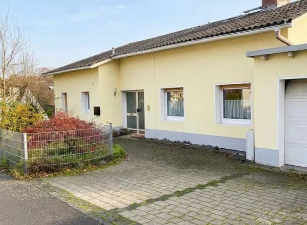Immobilie in Lollar - Renoviertes Mehrfamilienhaus in Bestlage direkt in Lollar - Bild 0