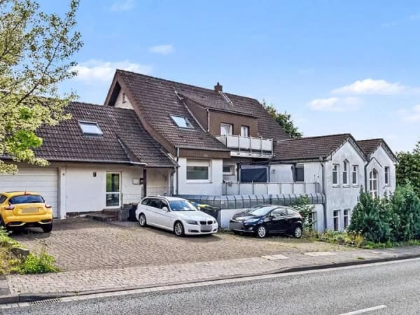 Immobilie in Hiddenhausen - Großzügiges Mehrfamilienhaus in guter Lage von Hiddenhausen - Bild 0