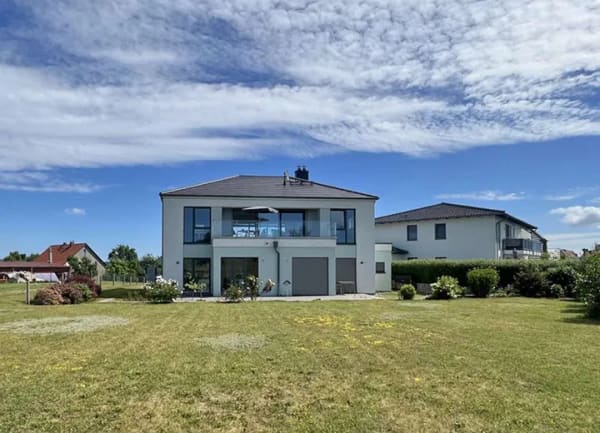 Immobilie in Benz - Exklusives Wohnen auf Usedom: Architektenhaus mit Einliegerwohnung, ruhige Randlage am Golfplatz ... - Bild 1