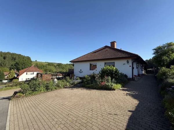 Immobilie in Fahrenbach - Ihr neues Zuhause am Ortsrand - Großzügiges Einfamilienhaus mit Garage ... - Bild 2