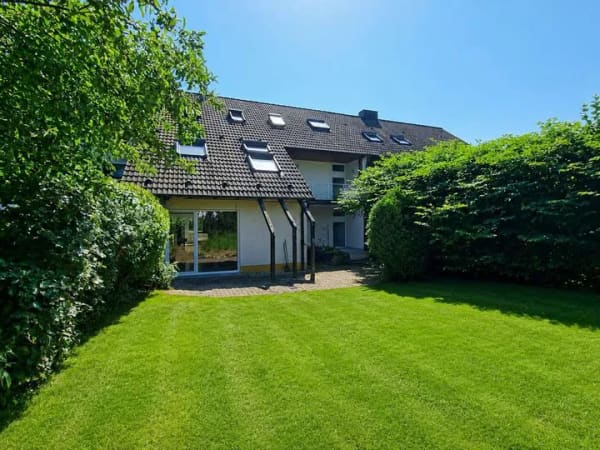 Immobilie in Hallstadt - Großzügiges Wohnen mit Stil und außergewöhnlicher Flexibilität - Bild 0