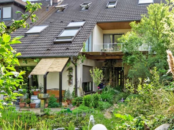 Immobilie in Hallstadt - Großzügiges Wohnen mit Stil und außergewöhnlicher Flexibilität - Bild 1