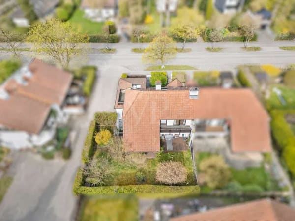Immobilie in Gräfelfing - Großzügiges Raumwunder mit Loggia und Patio-Souterrain in begehrter Lage - Bild 1