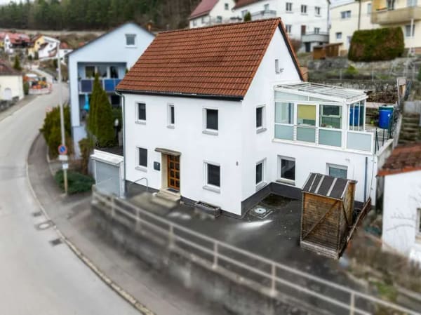 Immobilie in Blaustein - Einfamilienhaus mit Charme und Sanierungspotenzial in Blaustein-Herrlingen - Bild 0