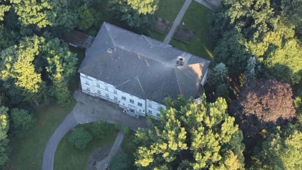 Immobilie in Züssow - Schloss mit Entwicklungspotenzial  - Bild 2