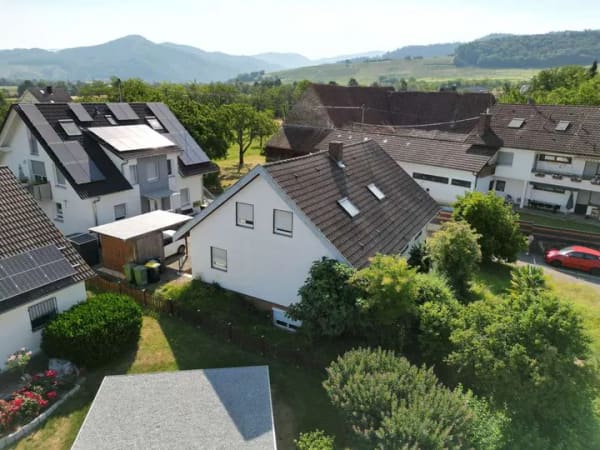 Immobilie in Staufen im Breisgau - Sanierungsbedürftiges Einfamilienhaus mit Potenzial - Bild 0
