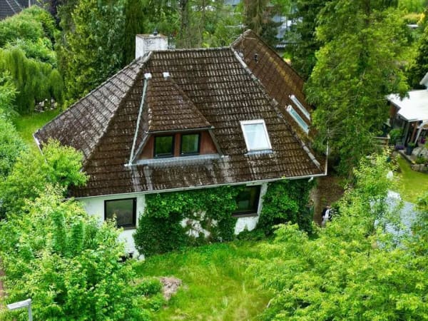 Immobilie in Quickborn - Repräsentatives Haus zum Verwirklichen auf großem eingewachsenen Grundstück - Bild 4