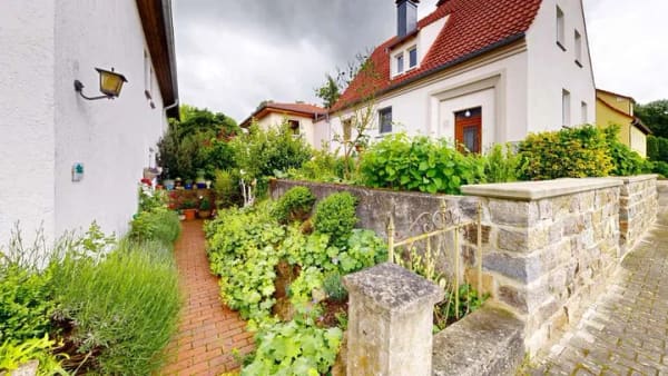 Immobilie in Warburg - Großzügiges Familienhaus mit Wärmepumpe, PV-Anlagen, Garten und Einliegerbereich in Warburg - Bild 2