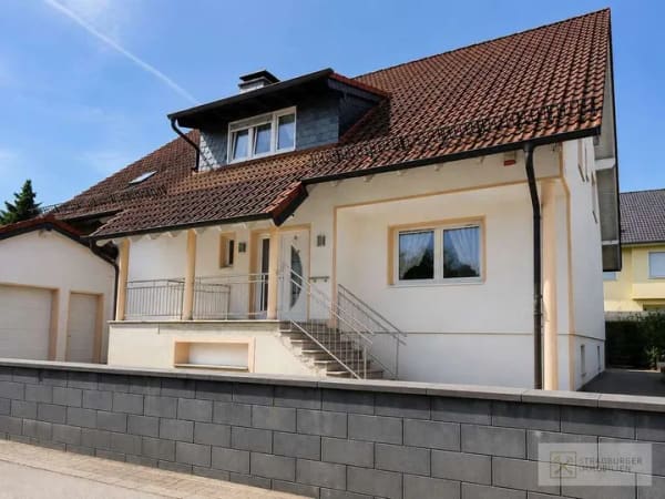 Immobilie in Bad Honnef - Beeindruckendes Zweifamilienhaus mit großzügigem Platzangebot - Bild 0