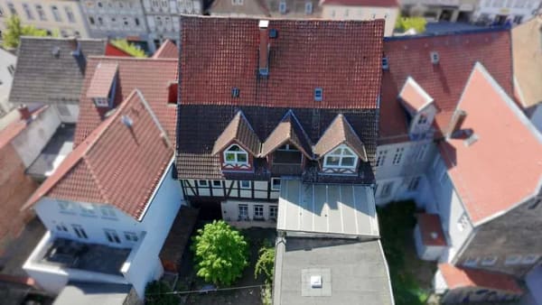 Immobilie in Königslutter am Elm - Zwangsversteigerung! 
Wohn- und Geschäftshaus in Königslutter am Markt! Gastronomie & 3 Wohnungen. - Bild 2