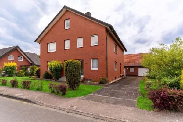 Immobilie in Herzebrock-Clarholz - Großzügiges Raumwunder mit außergewöhnlichem Potenzial in Herzebrock - Bild 0