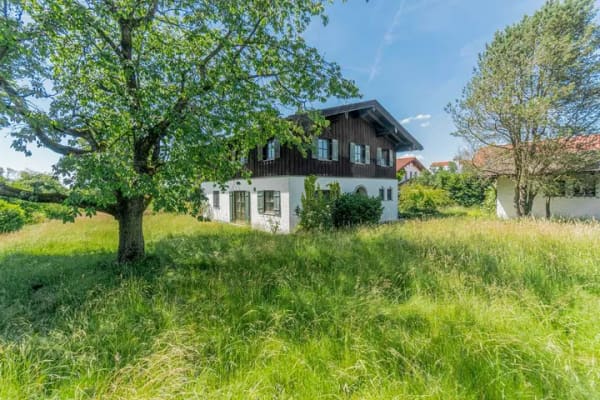 Immobilie in Griesstätt - Großzügige Villa auf Traumgrundstück / KAUF GEGEN GEBOT - Bild 1