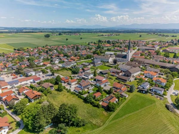 Immobilie in Griesstätt - Großzügige Villa auf Traumgrundstück / KAUF GEGEN GEBOT - Bild 2