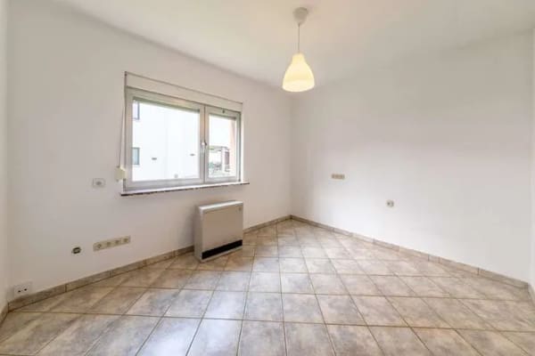 Immobilie in Aarbergen - EIN- ODER ZWEIFAMILIENHAUS! 
mit ca. 151 m² Wohnfläche, 590 m² Grundstück, und eine XL-Doppelgarage - Bild 4