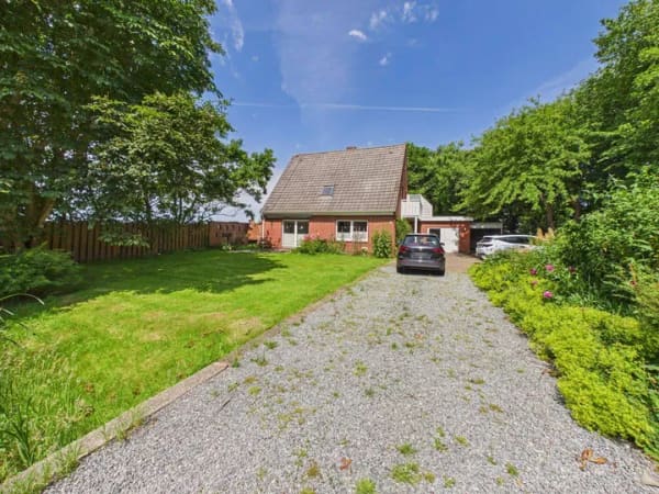 Immobilie in Osterhever - Nordseenahes Einfamilienhaus mit großem Grundstück - Deich in wenigen Minuten erreichbar - Bild 1