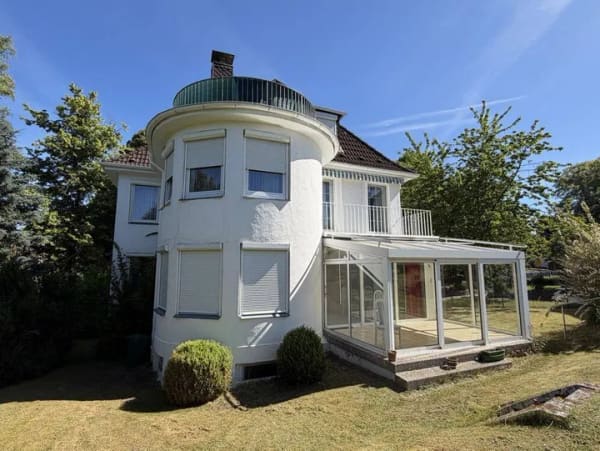 Immobilie in Mönkeberg - Zweifamilienhaus mit Mansarde in zentraler Lage von Mönkeberg - Bild 0
