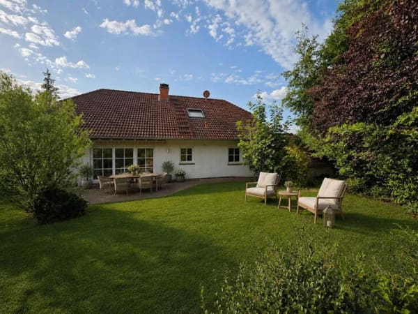 Immobilie in Konz - Architektenhaus mit Einliegerwohnung, Kamin, Galerie, Doppelgarage und Garten - Bild 1