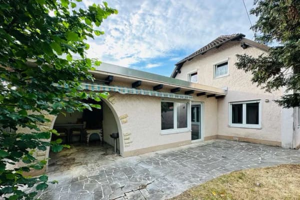 Immobilie in Wettstetten - Seltene Gelegenheit nahe Ingolstadt: Freistehendes Haus mit Garten & Garage - Bild 0