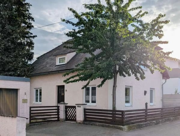 Immobilie in Wettstetten - Seltene Gelegenheit nahe Ingolstadt: Freistehendes Haus mit Garten & Garage - Bild 1