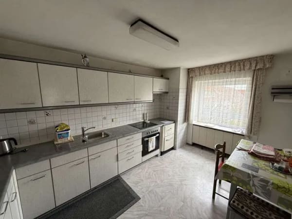 Immobilie in Eutingen im Gäu - Viel Platz, großes Potenzial: 2-Familienhaus mit Werkstatt, 
4 Garagen und Ausbaureserve - Bild 4