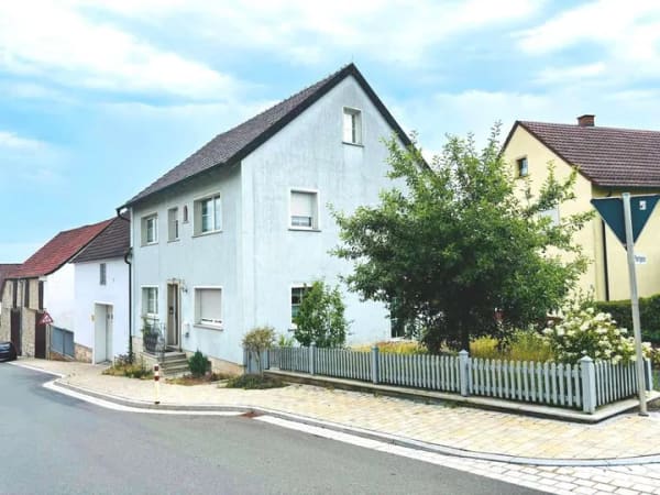 Immobilie in Oberaurach - *FAMILIENFREUNDLICH & UMFASSEND MODERNISIERT* Sofort beziehbares Haus mit Nebengebäuden und Garten, - Bild 0