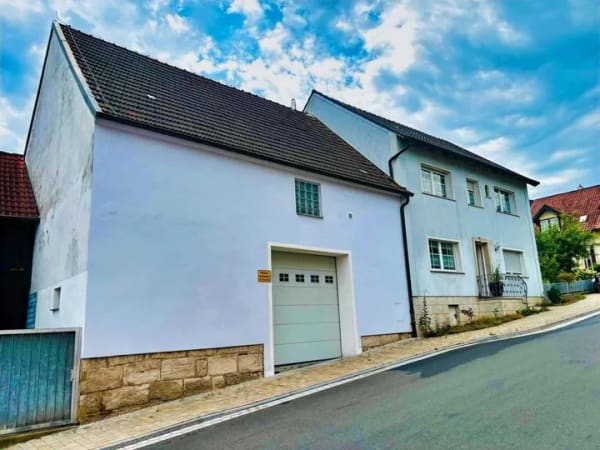 Immobilie in Oberaurach - *FAMILIENFREUNDLICH & UMFASSEND MODERNISIERT* Sofort beziehbares Haus mit Nebengebäuden und Garten, - Bild 1